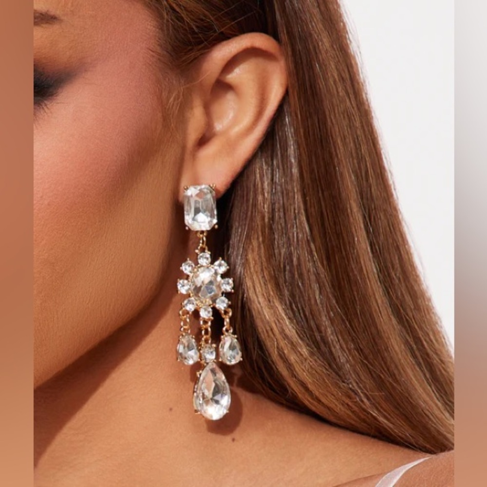Diamond Rain Drop Earrings NEW 🏷️